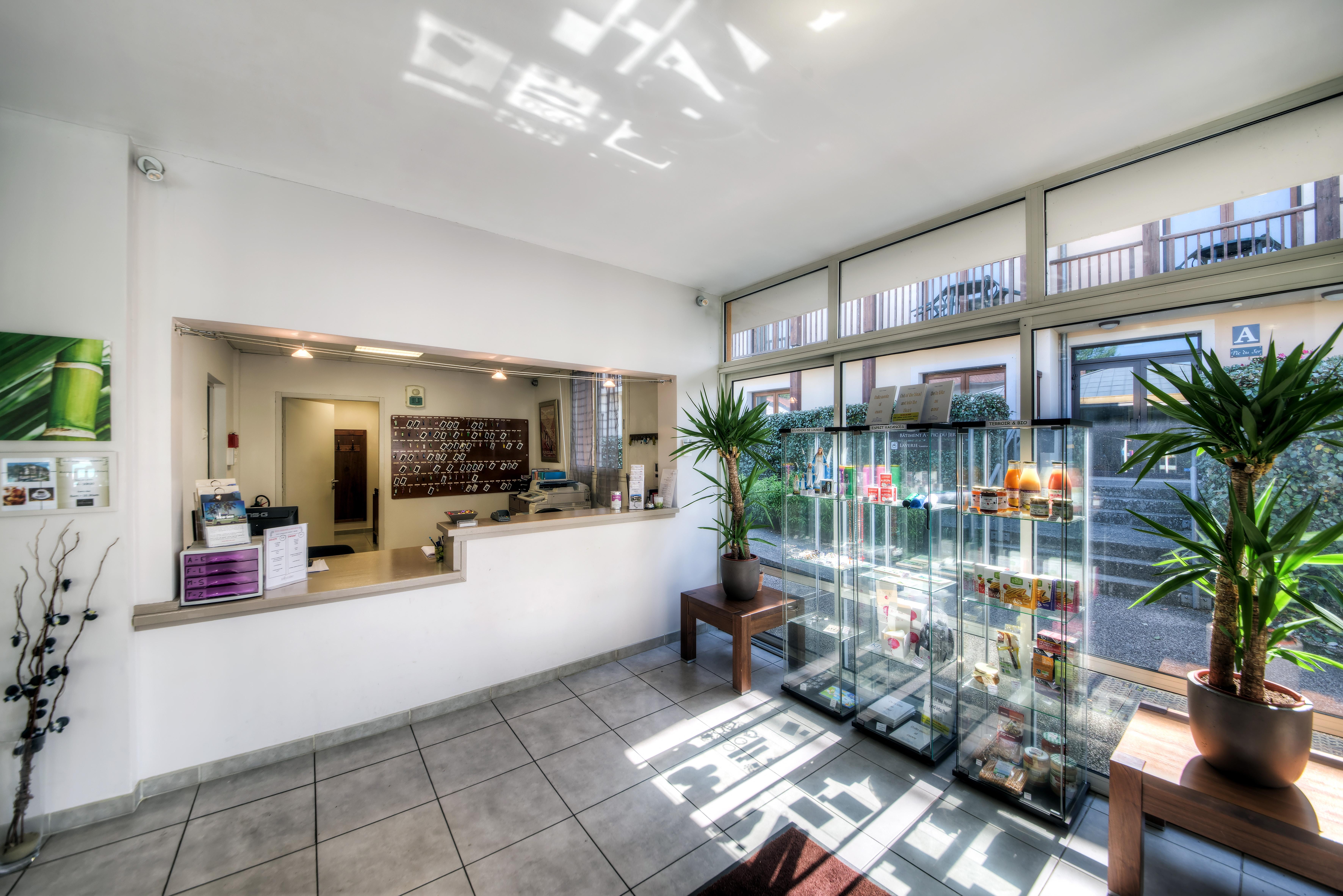 Comfort Aparthotel Lourdes L'Acacia Екстериор снимка