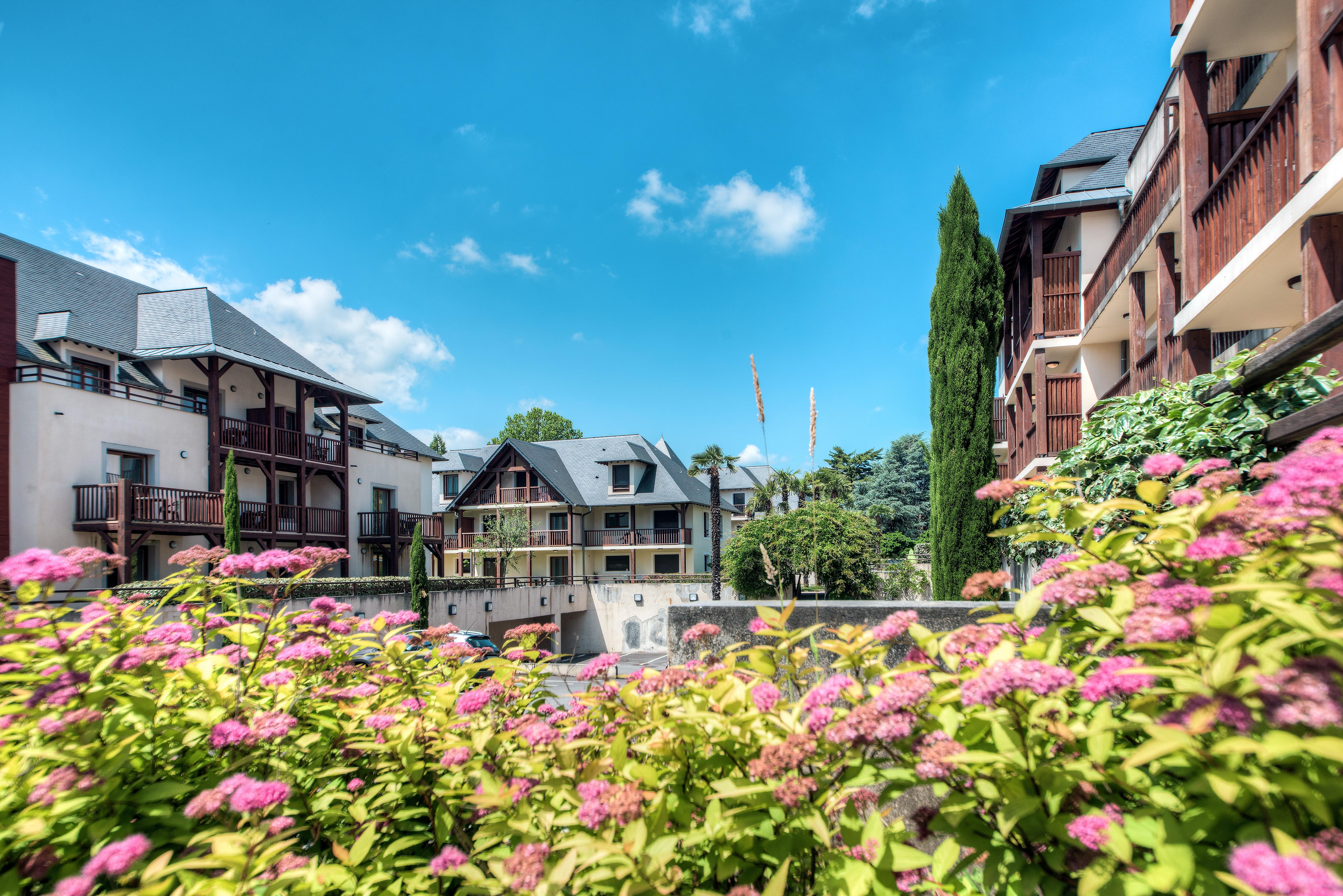 Comfort Aparthotel Lourdes L'Acacia Екстериор снимка